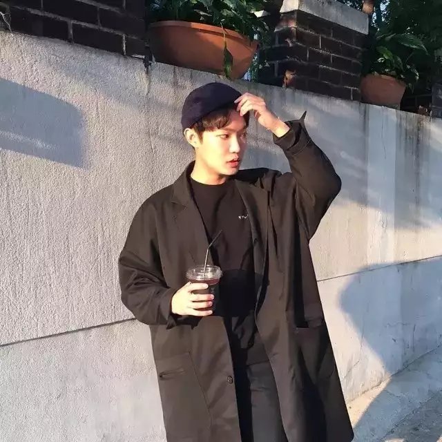 蓝壮眉倩