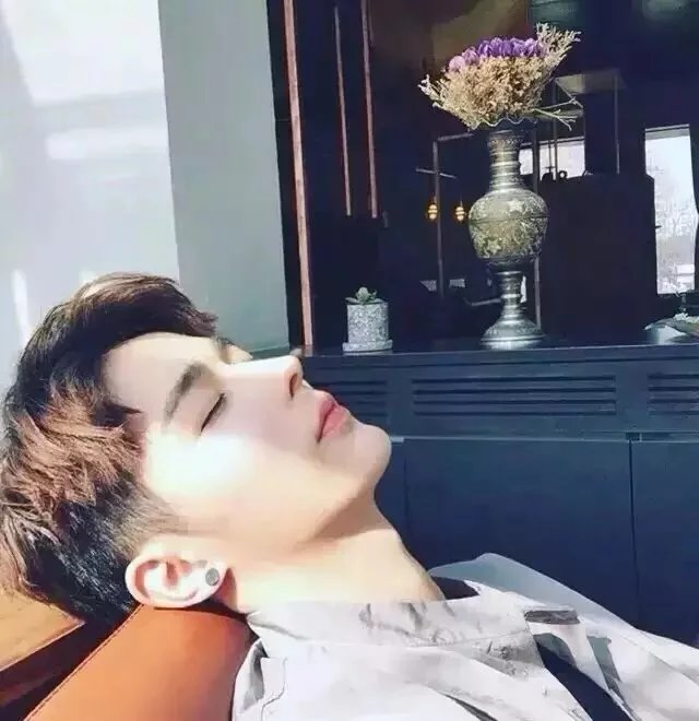 弘洁勇娜