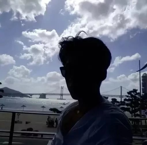 史妹鸿震
